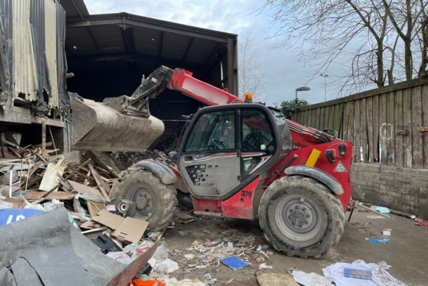 Telehandler crush leaves worker seriously injured